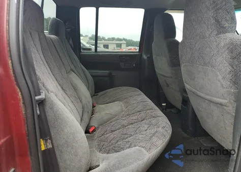 2002 Chevrolet S Truck S10 from USA, damaged, VIN 1GCDT13W82K193777